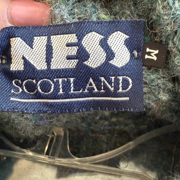 Ness of Scotland Poinsettia Pattern Turtleneck Green Tweed Sweater Size M - Picture 7 of 10